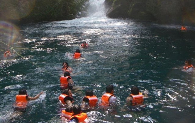 Nadando en pozas de agua